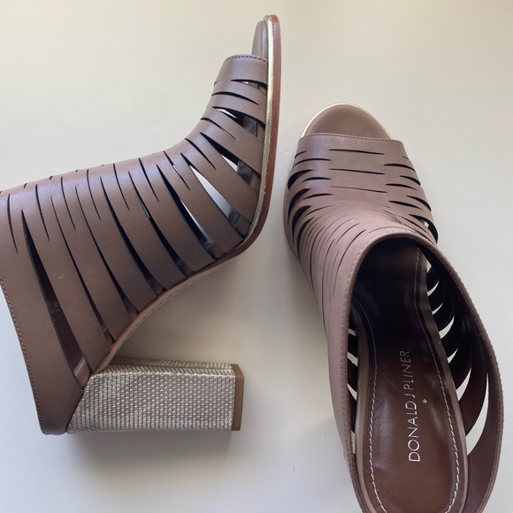 DONALD PLINER HEELS - Picture 1 of 6